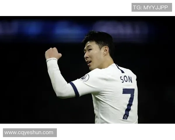 足球圈独一无二的球星如何突破常规成就传奇地位